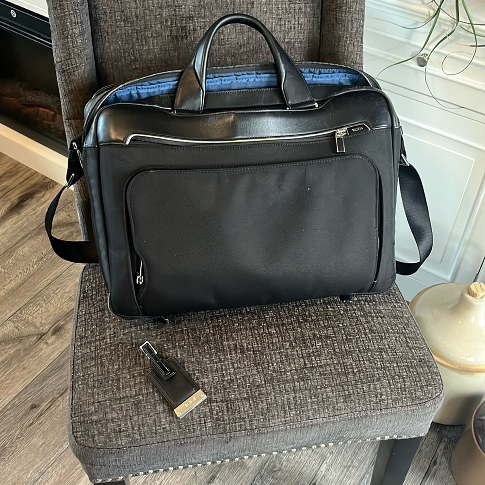 Tumi Nylon & Leather Briefcase. Padded laptop sleeve. Lots of storage!!!